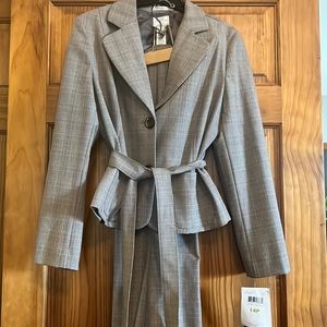 Like new Emma James stretch suit jacket and pants grey pink white black pattern